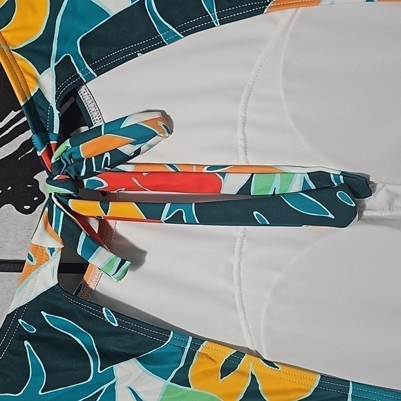 Vince Camuto‎ Floral Long Sleeve Open Back Swimsuit Size 8 NWT - Picture 6 of 10